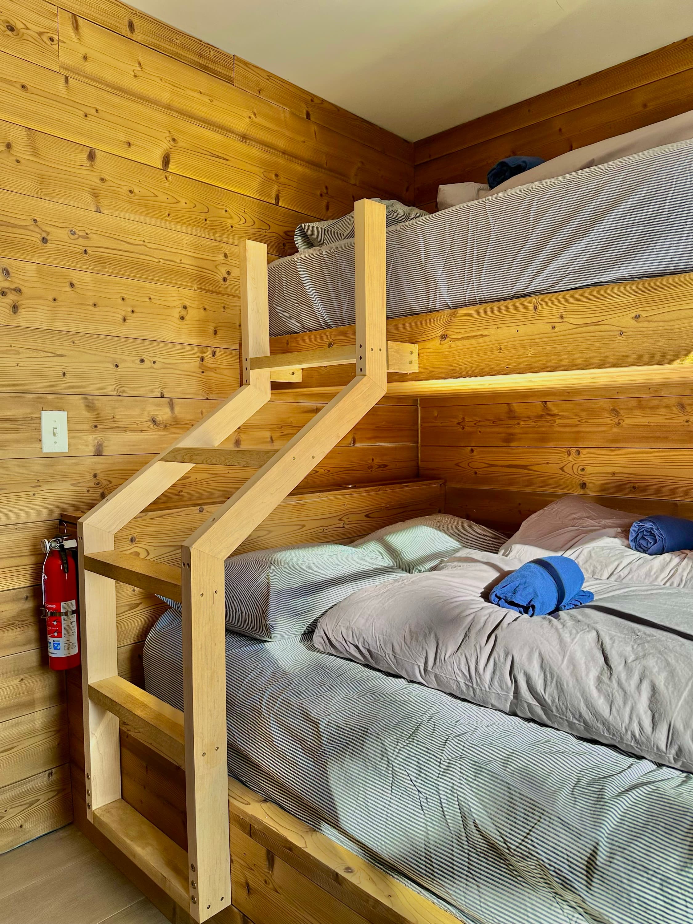 The SW 3-person room with queen bunk
